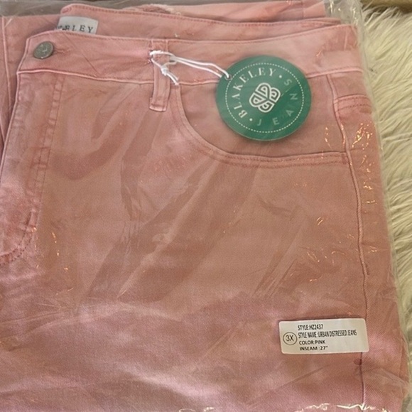 Blakely Pink distressed Jeans - Picture 11 of 11